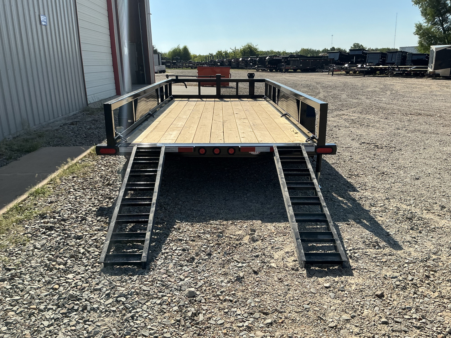 New 2026 PJ 83"x16' Angle Pipetop Trailer – P8