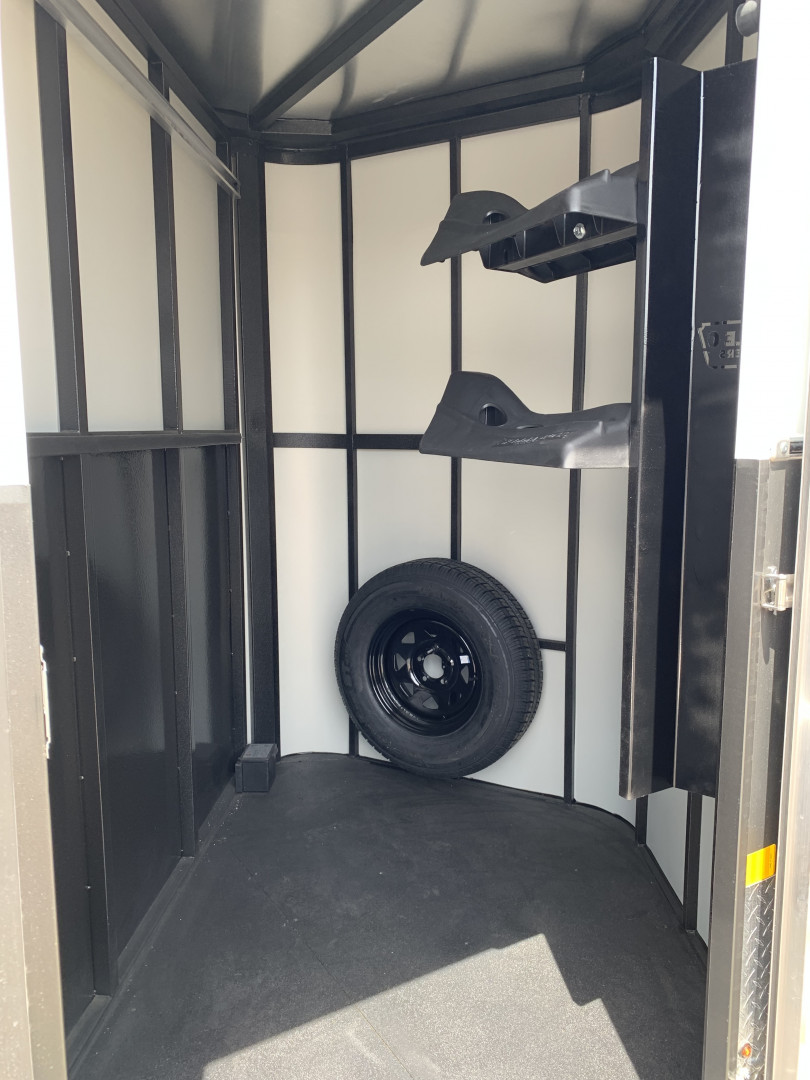 New 2025 Rover Trailers 17' Teton 3 Horse Trailer