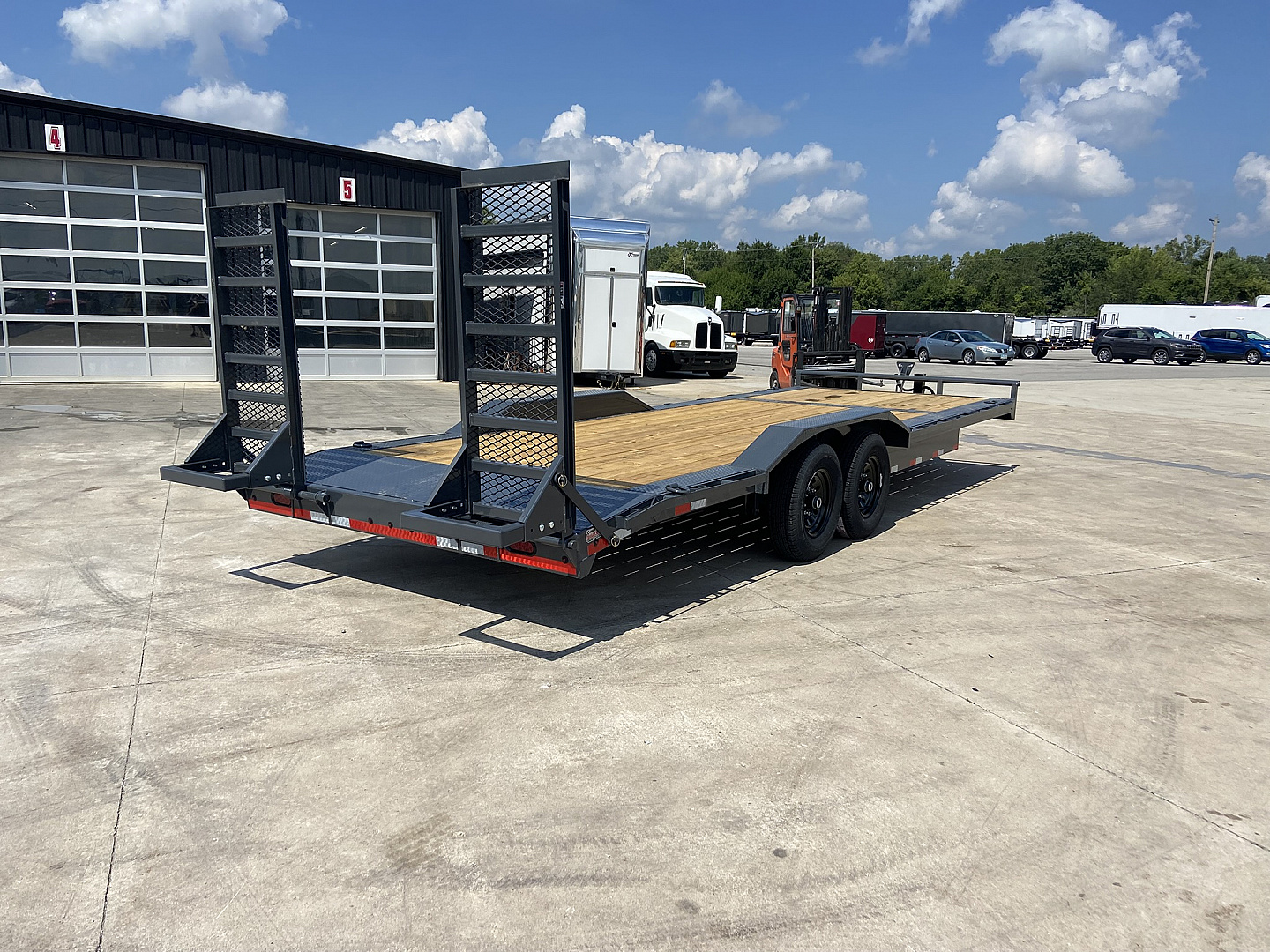 New Lamar 24' Equipment Trailer