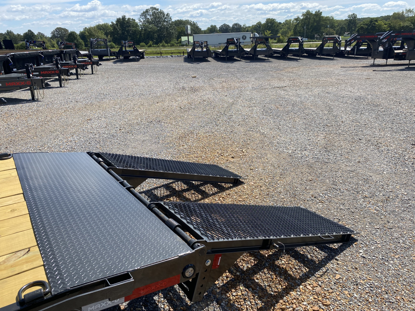 New 2026 MAXXD 83"x22' 15.6k Gooseneck Equipment Trailer