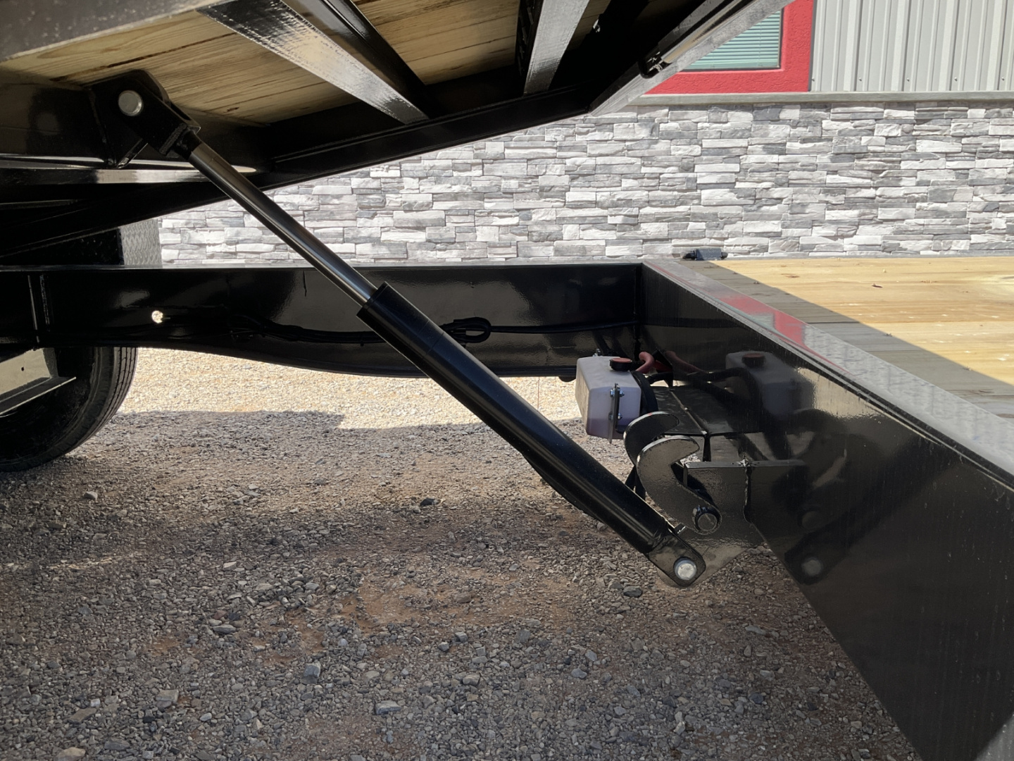 New 2026 Diamond C 80"x22' BP Hydraulically Dampened Tilt - HDT208 Pacesetter Edition