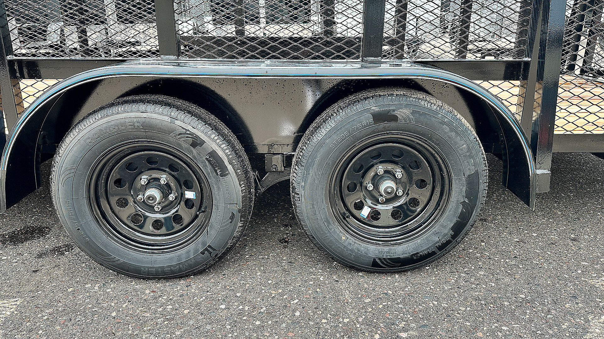 New Top Quality Top Hat 20x83 Landscape Trailer