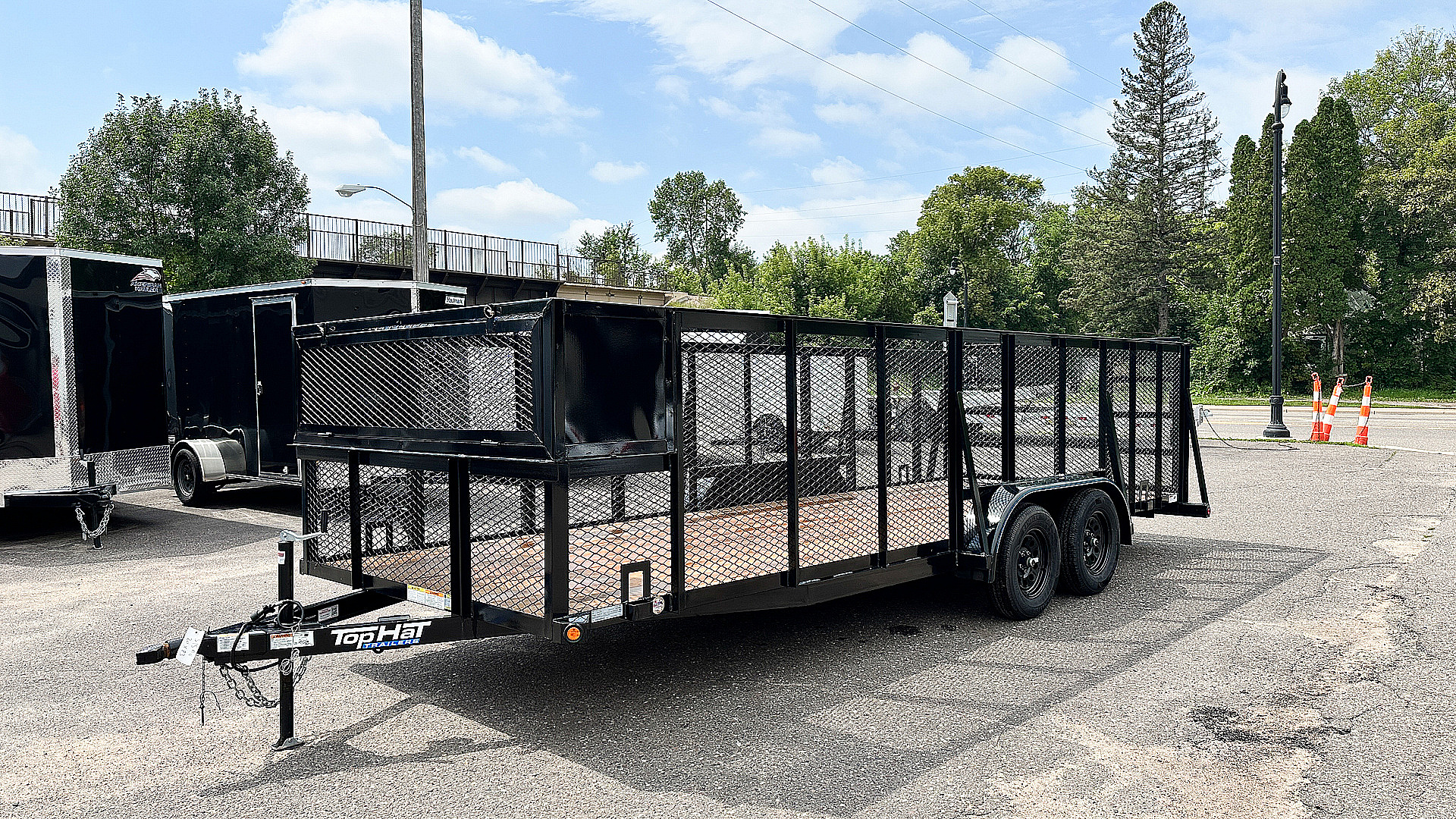 New Top Quality Top Hat 20x83 Landscape Trailer