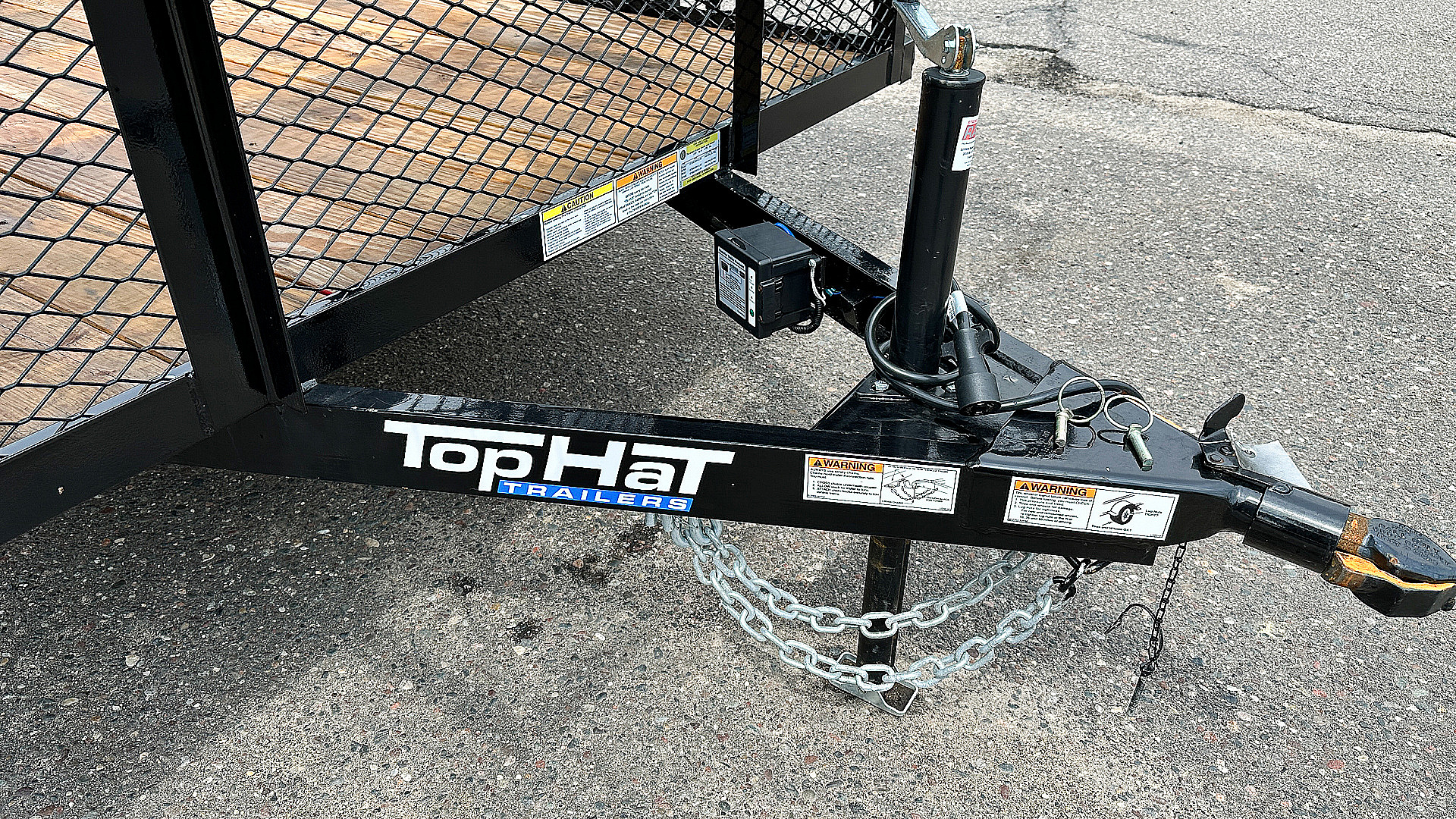 New Top Quality Top Hat 20x83 Landscape Trailer