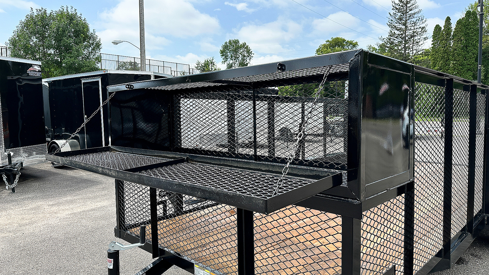 New Top Quality Top Hat 20x83 Landscape Trailer