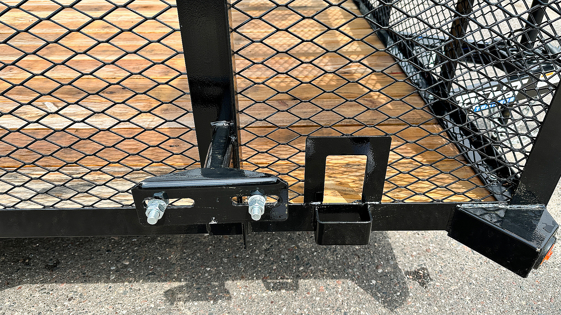 New Top Quality Top Hat 20x83 Landscape Trailer