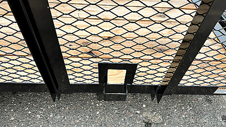 New Top Quality Top Hat 20x83 Landscape Trailer