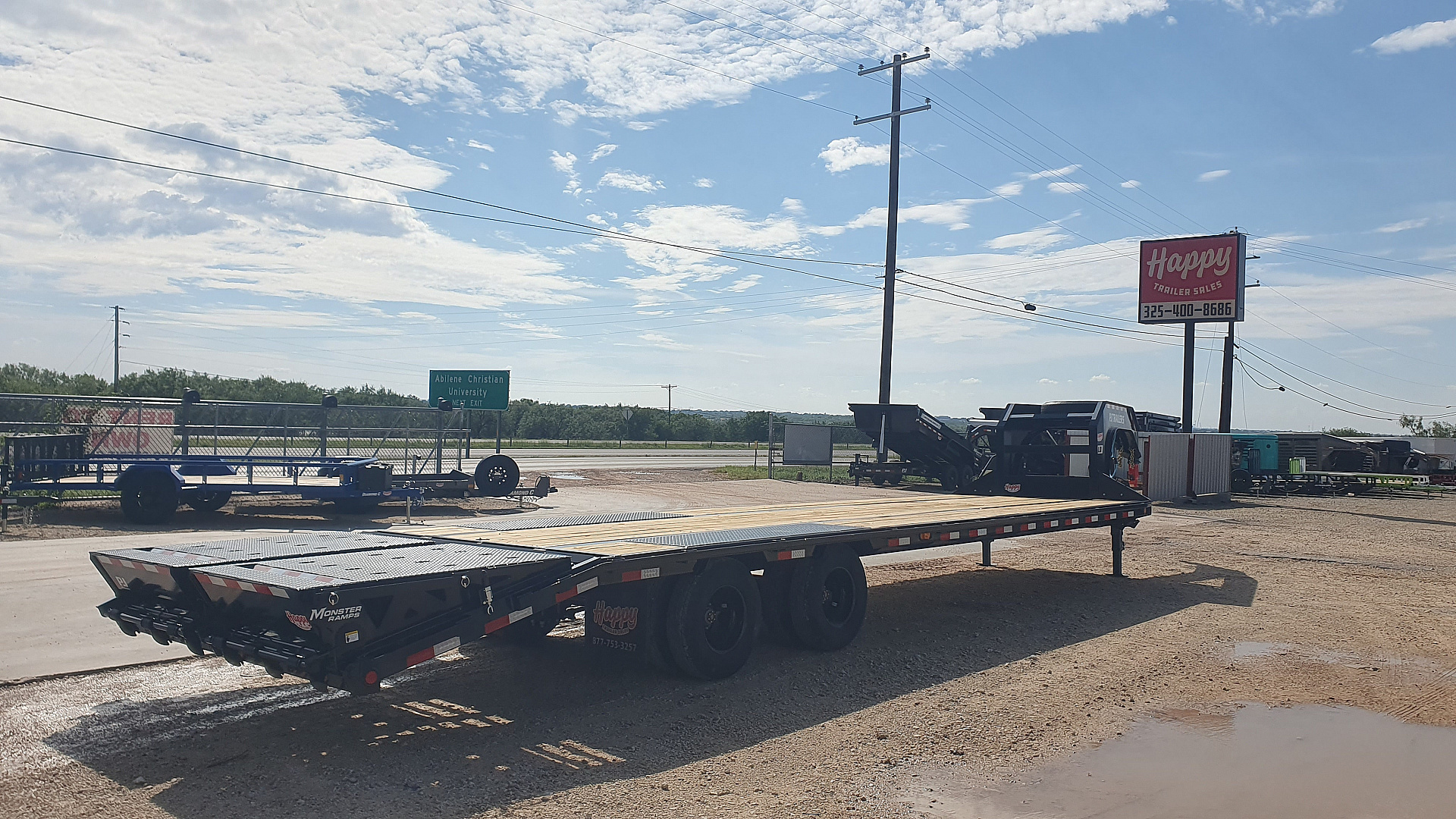 New 2026 PJ 102"x32' GN Low-Pro Flatbed w/ Duals - LD