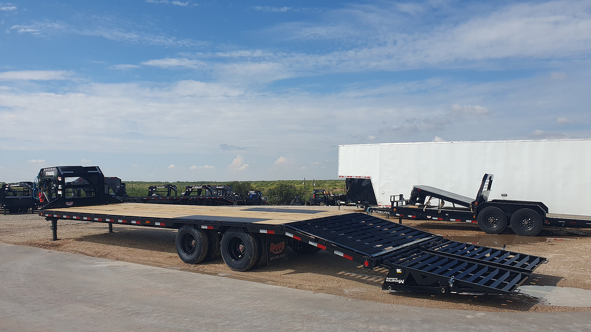 New 2026 PJ 102"x32' GN Low-Pro Flatbed w/ Duals - LD