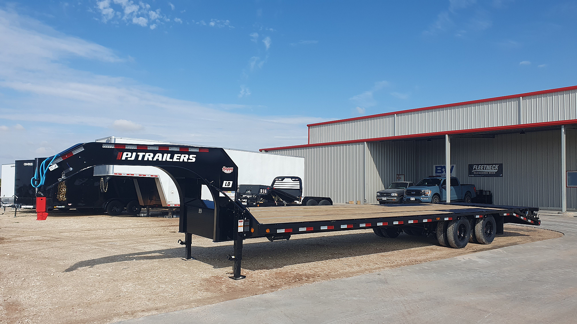 New 2026 PJ 102"x32' GN Low-Pro Flatbed w/ Duals - LD