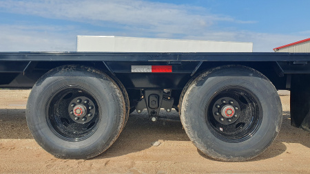 New 2026 PJ 102"x32' GN Low-Pro Flatbed w/ Duals - LD