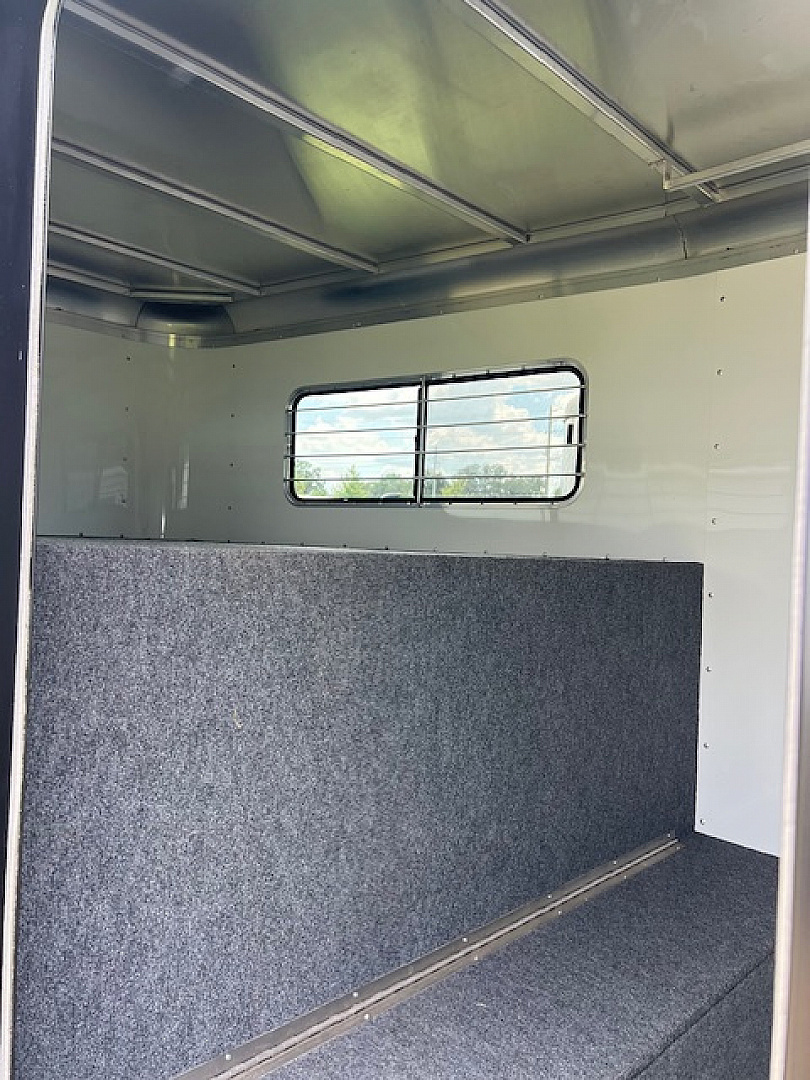 Used 2008 Collin Arndt 3 horse gooseneck w/dressing room Horse Trailer