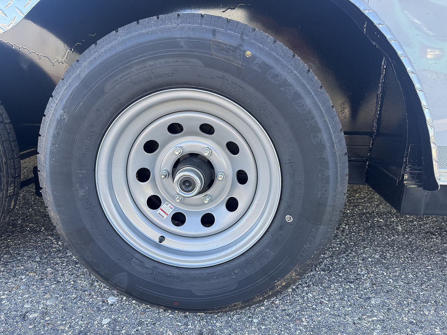 New 2026 Arising 8.5X24 TANDEM AXLE 10000 LB GVWR Cargo / Enclosed Trailer WITH .080 WHITE COMPOSITE EXTERIOR, 7FT INTERIOR HEIGHT, REAR RAMP DOOR, FULL TUBULAR FRAME