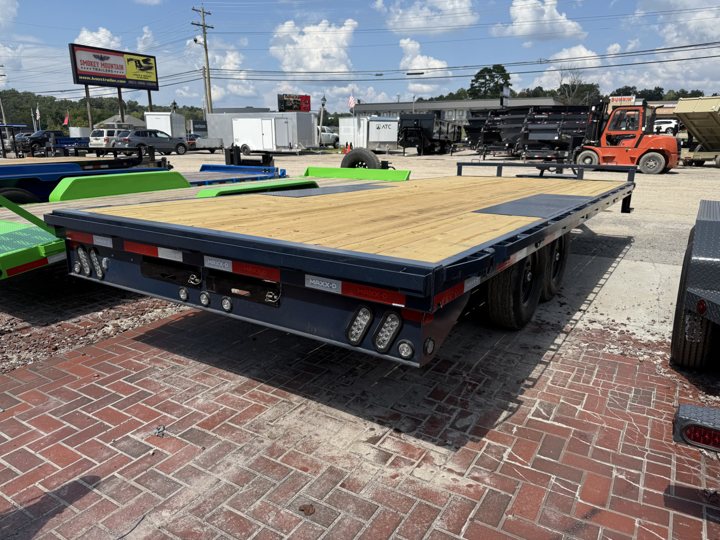 New 2025 MAXX-D DOX 14K 20' Equipment Trailer