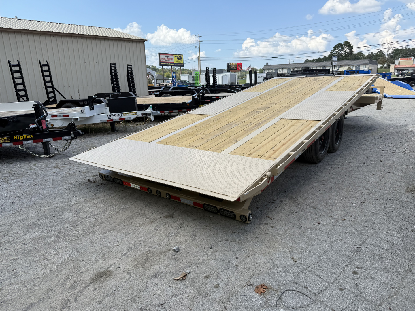 New 2025 MAXX-D GOX 17K TILT 20+4 Equipment Trailer