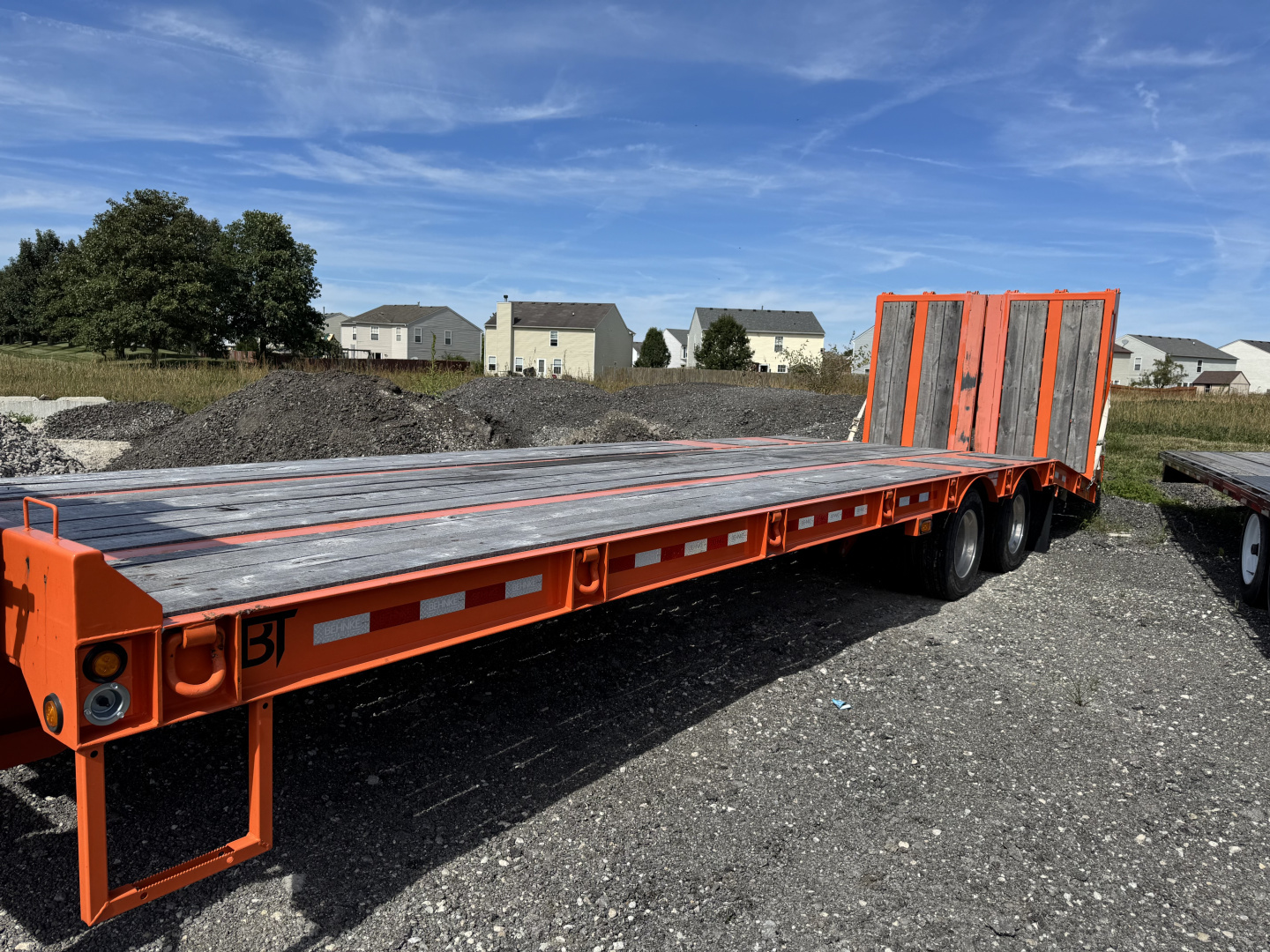 Used USED 2024 BEHNKE ENTERPRISES DECKOVER FB8X31SDPT-40L 102X31 TA DUAL (GVW:40000)