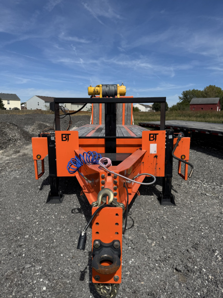 Used USED 2024 BEHNKE ENTERPRISES DECKOVER FB8X31SDPT-40L 102X31 TA DUAL (GVW:40000)