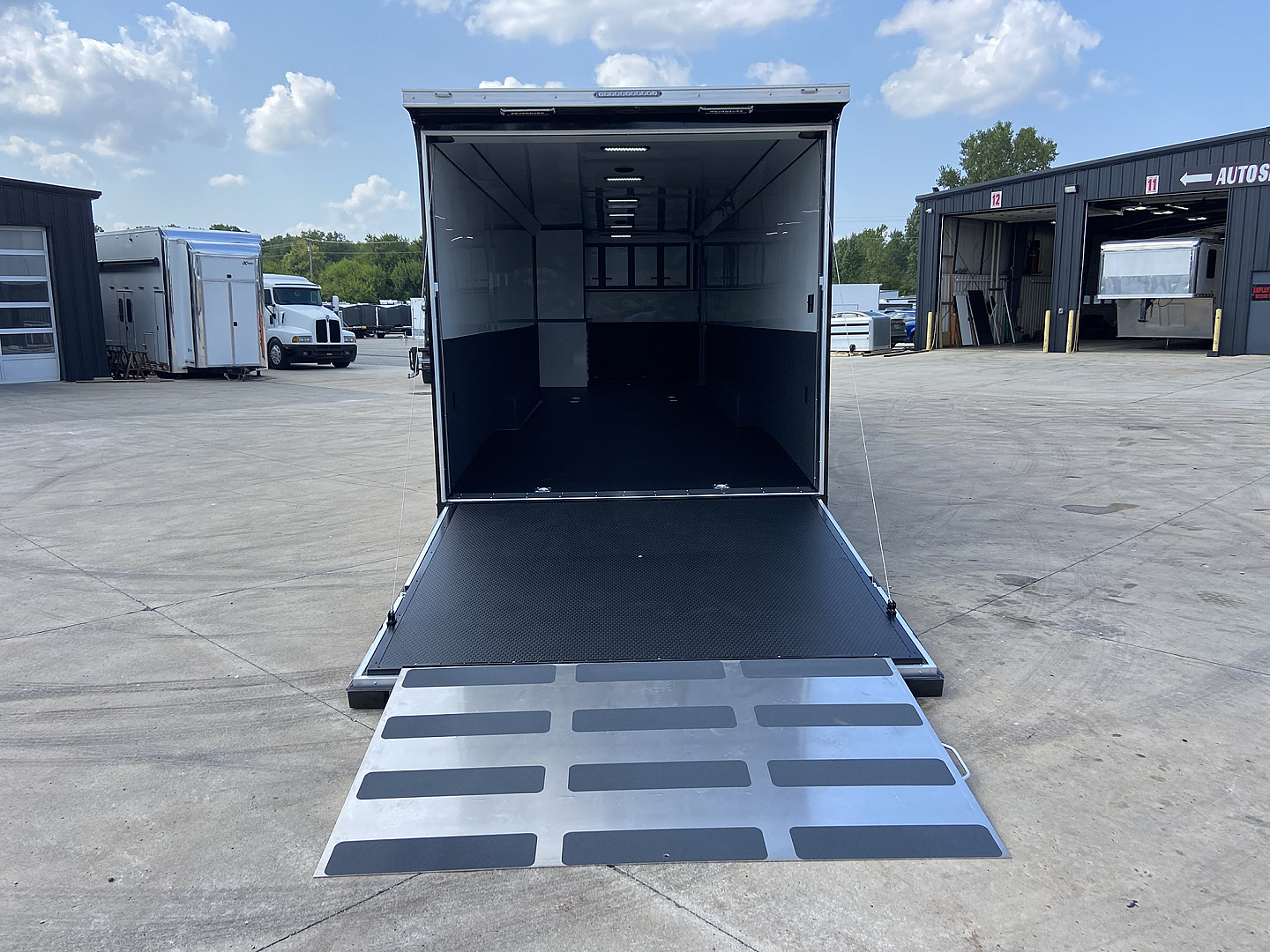 New UNITED 25TH ANIVERSARY 34' PREMIER RACE TRAILER