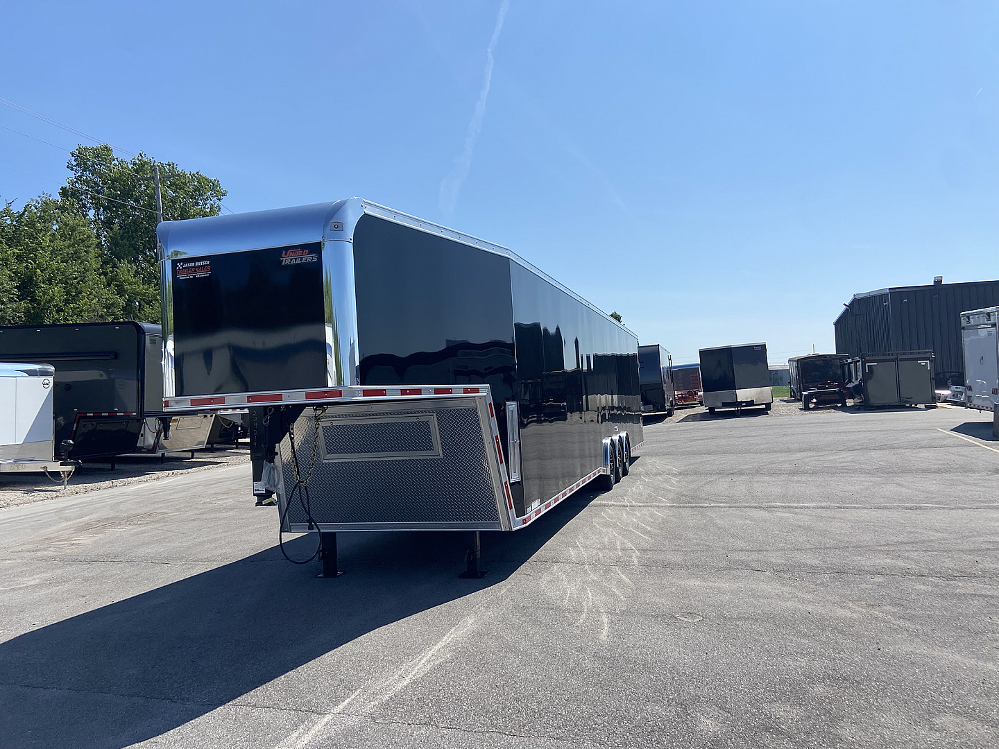 New United UXGN 46' Enclosed Trailer