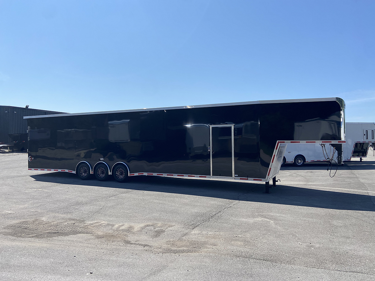 New United UXGN 46' Enclosed Trailer