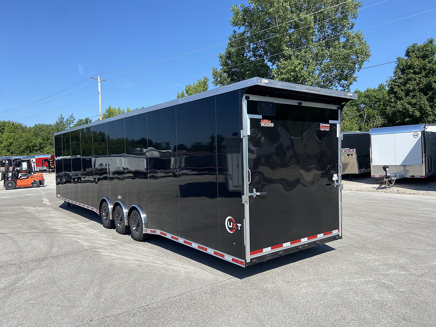 New United UXGN 46' Enclosed Trailer