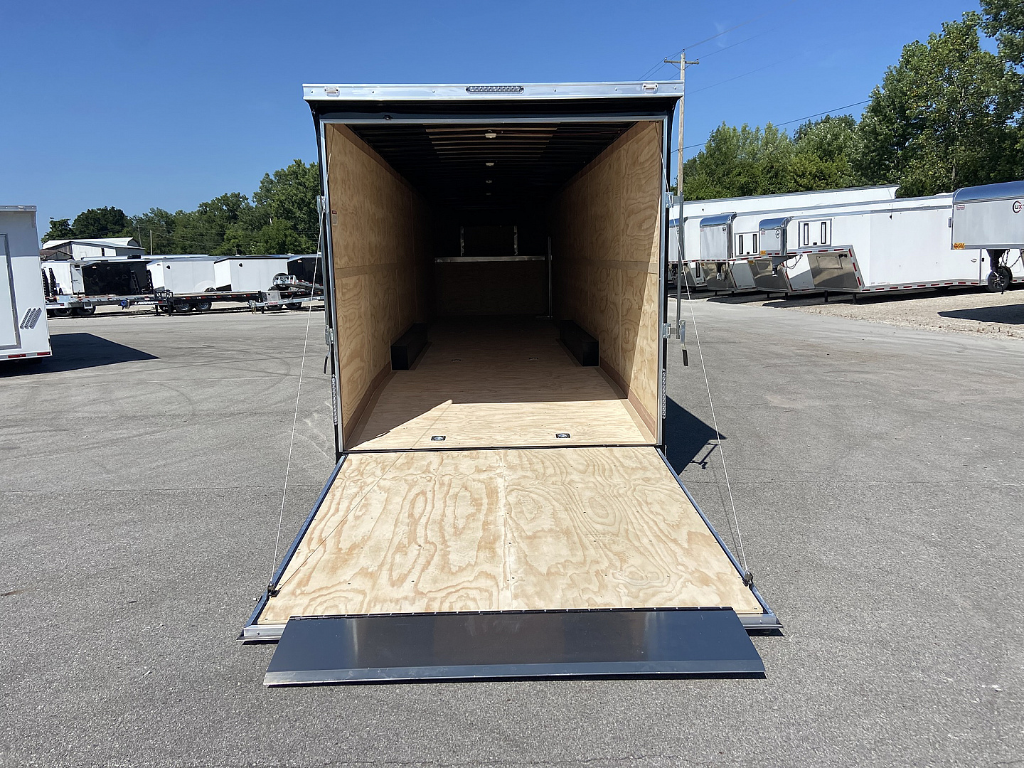 New United UXGN 46' Enclosed Trailer