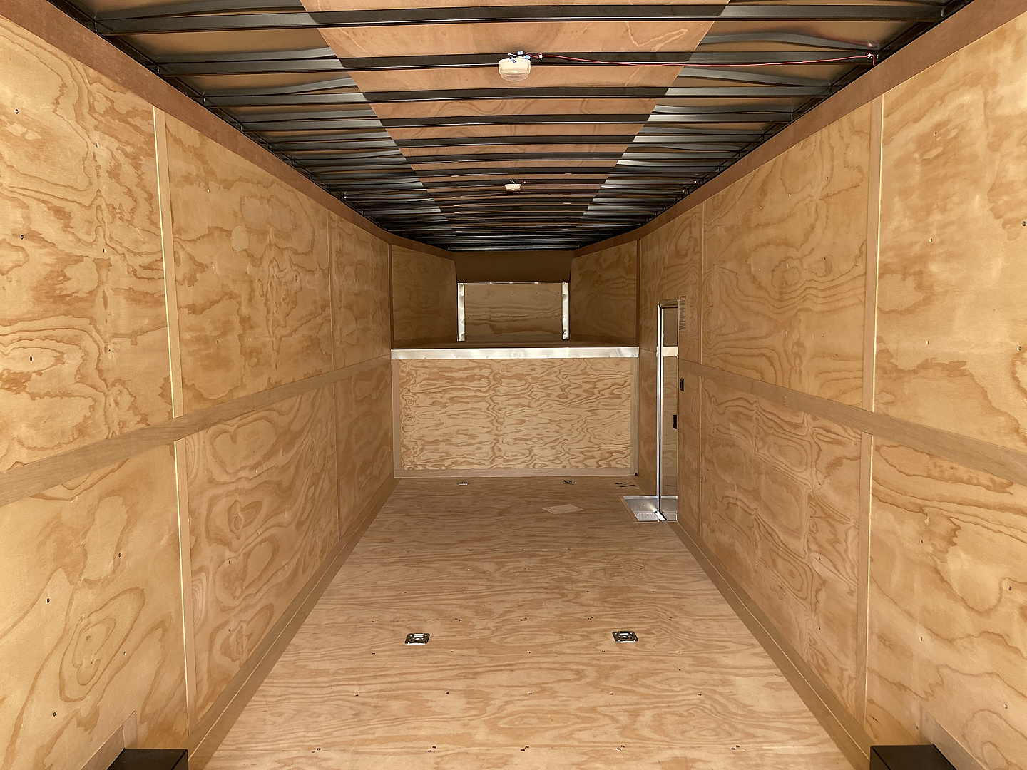 New United UXGN 46' Enclosed Trailer