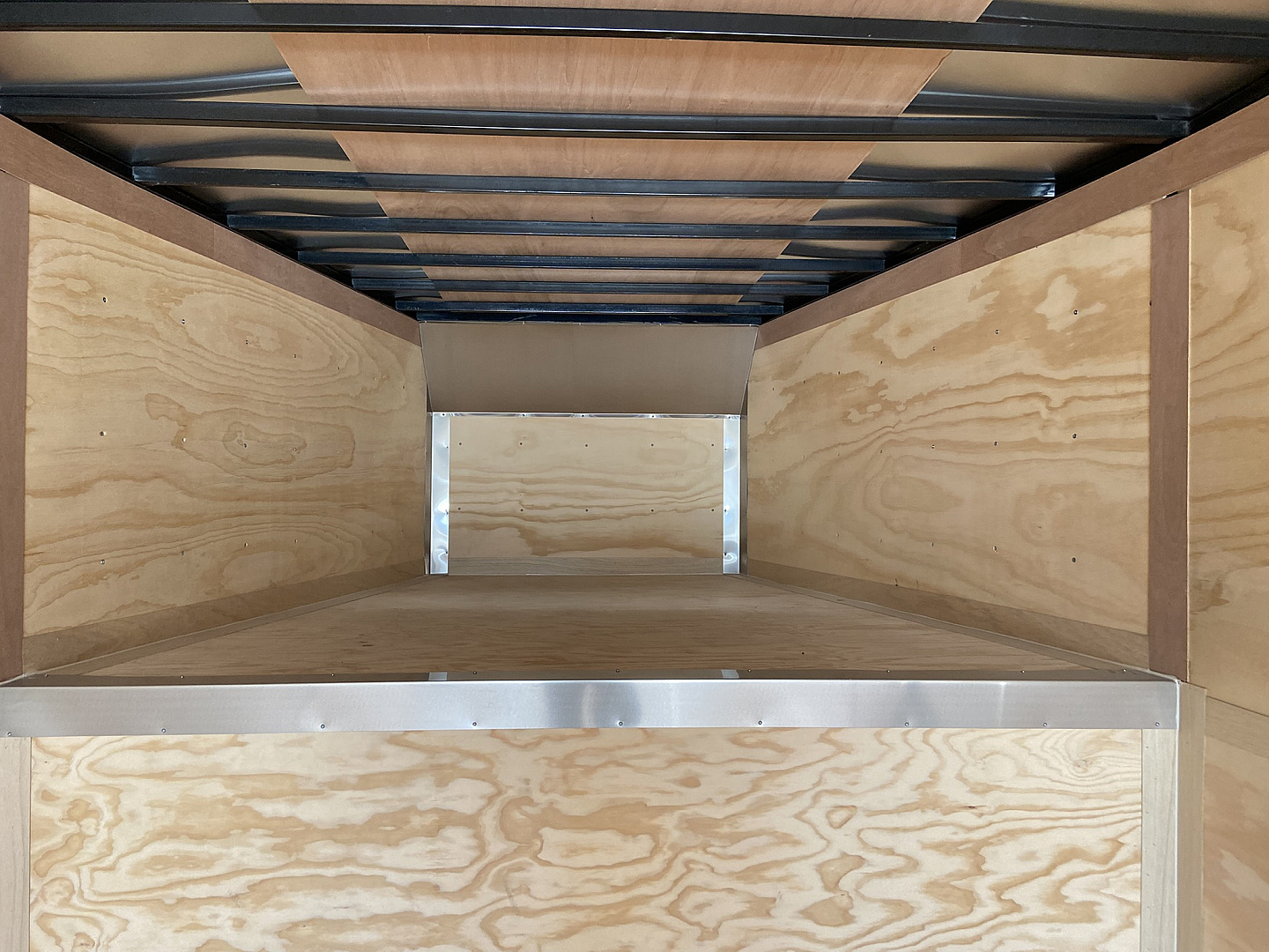 New United UXGN 46' Enclosed Trailer