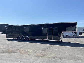 New United UXGN 46' Enclosed Trailer