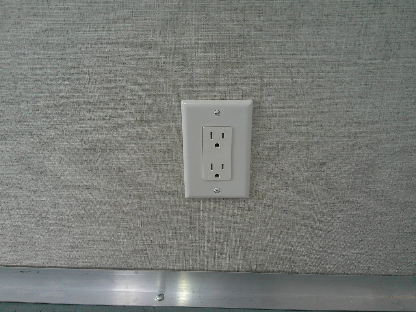 Used 2025 ALCOM 7x16 Aluminum 7K Cargo / Enclosed Trailer