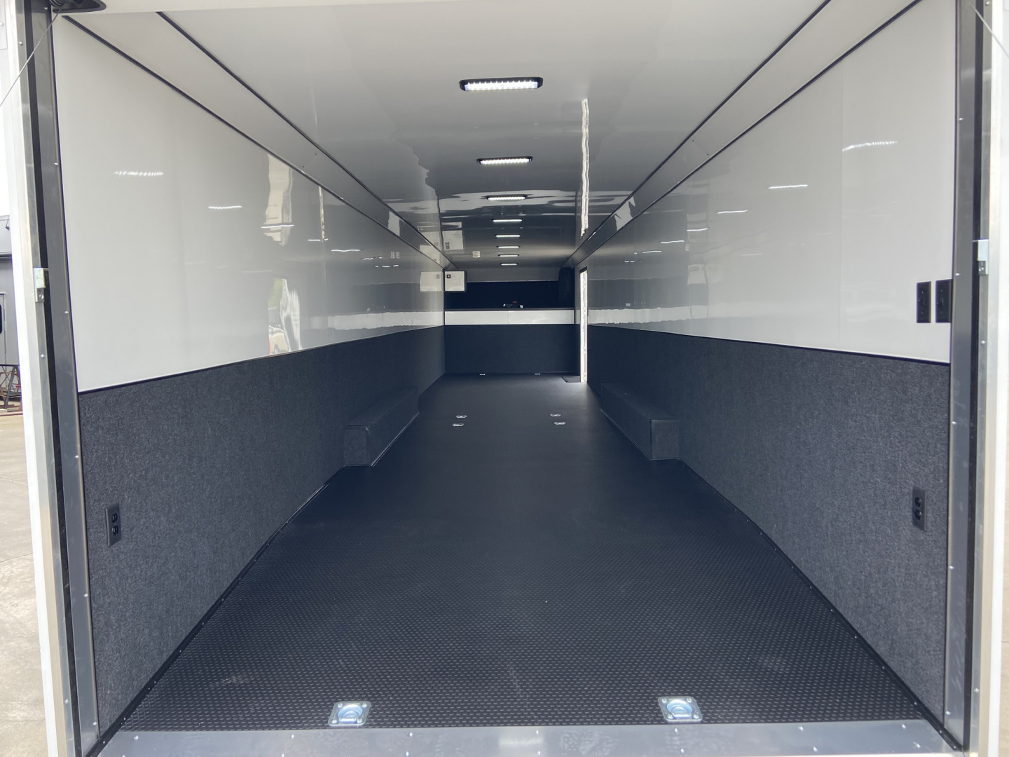 New United USHGN 48' Enclosed Trailer