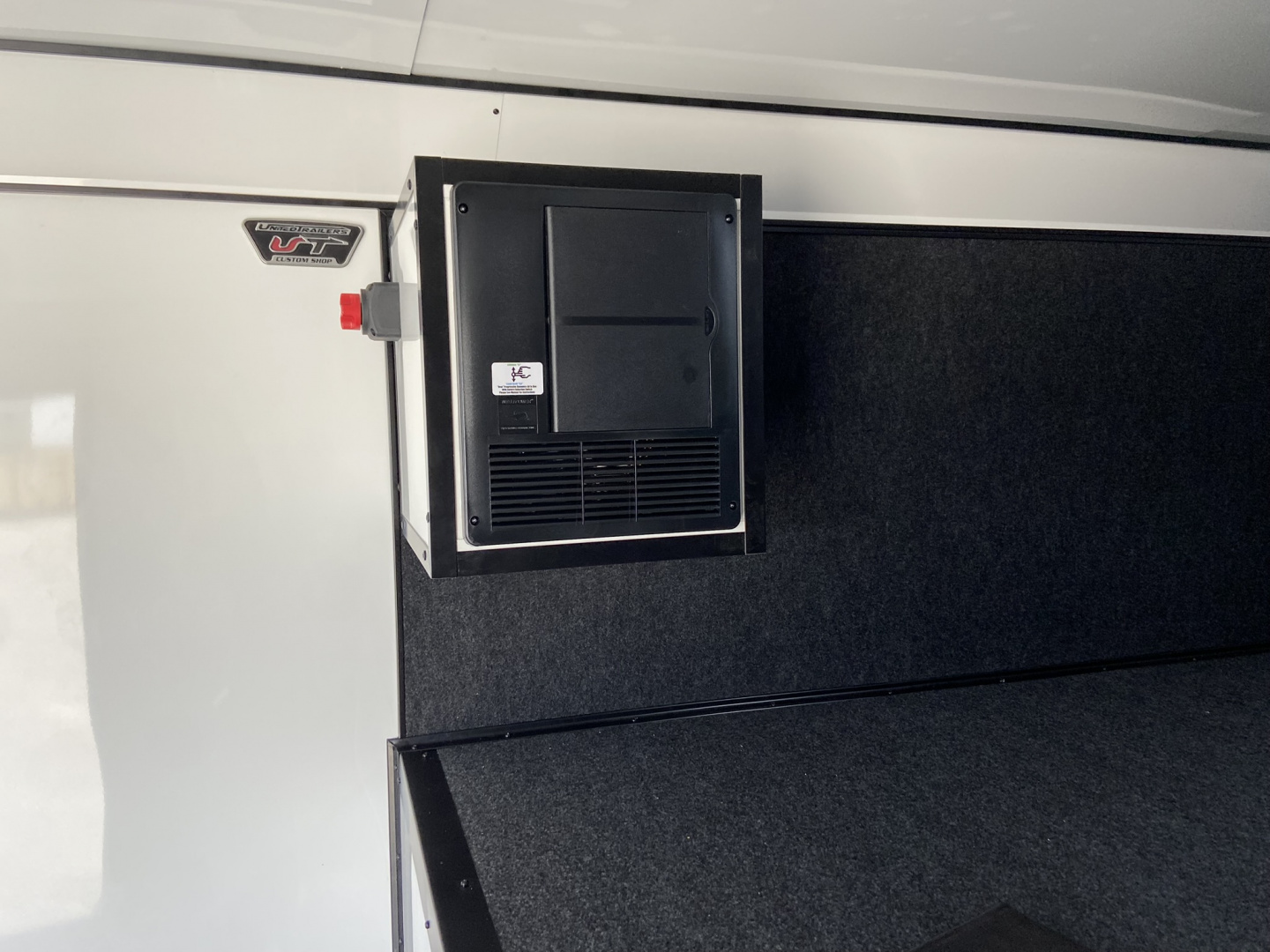 New United USHGN 48' Enclosed Trailer