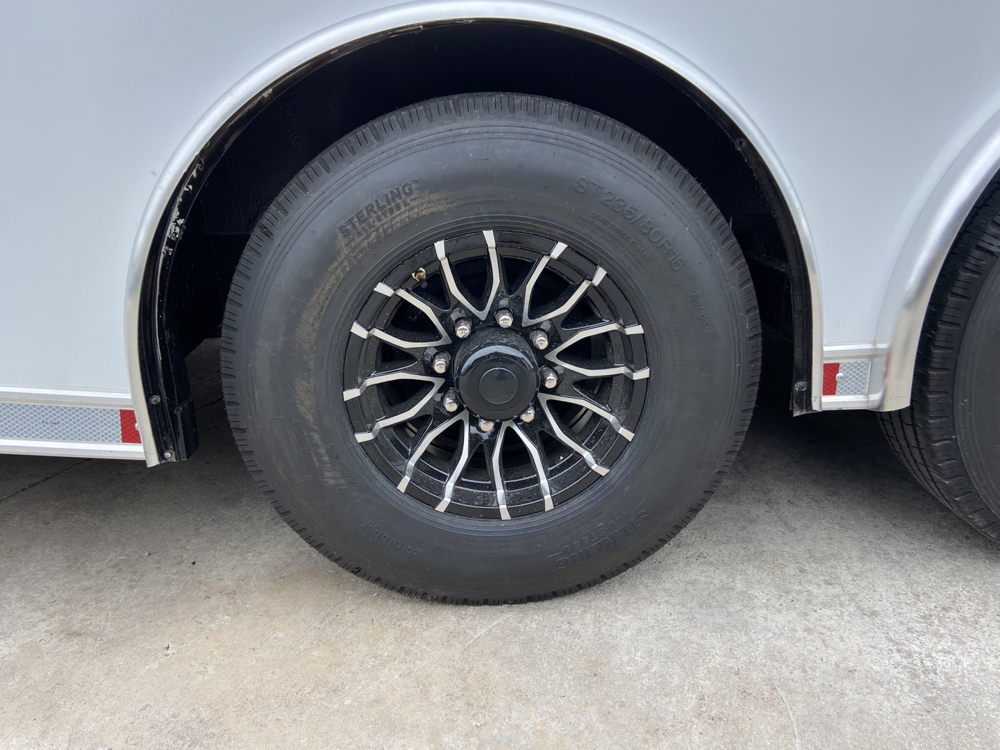 New United USHGN 48' Enclosed Trailer