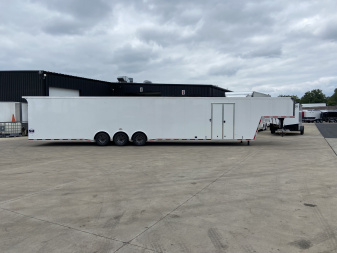 New United USHGN 48' Enclosed Trailer