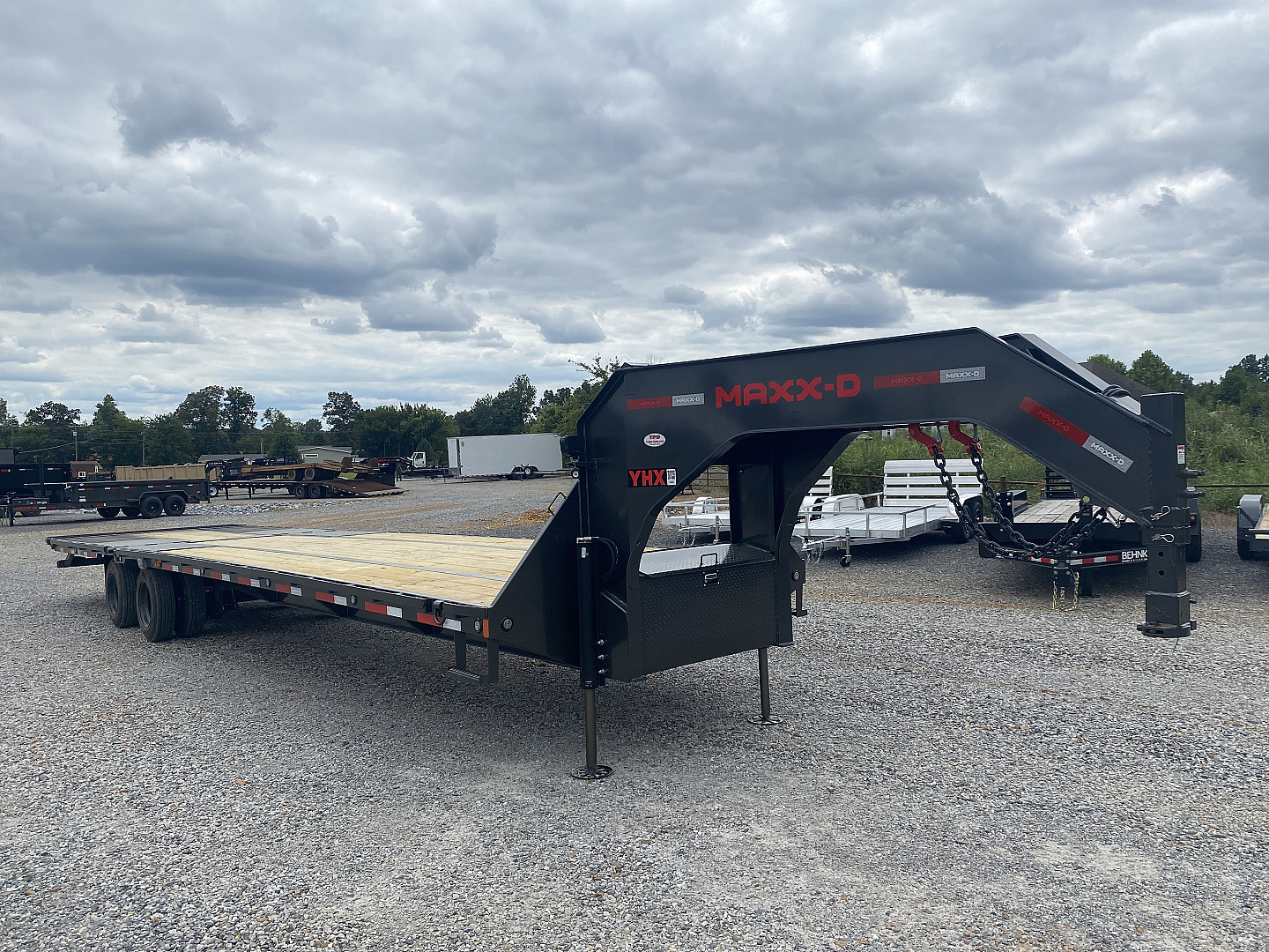 New 2026 MAXXD 102"X36' 40K *ENGINEERED FRAME* HYD DOVE Gooseneck Flatbed Trailer