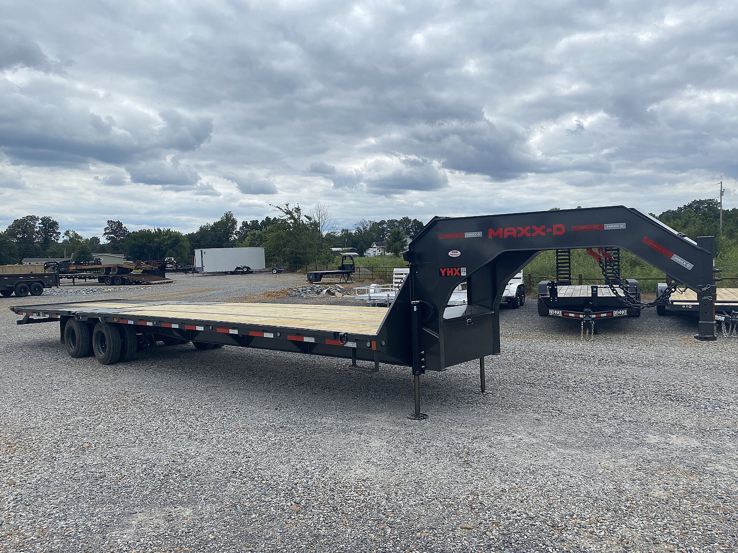 New 2026 MAXXD 102"X36' 40K *ENGINEERED FRAME* HYD DOVE Gooseneck Flatbed Trailer