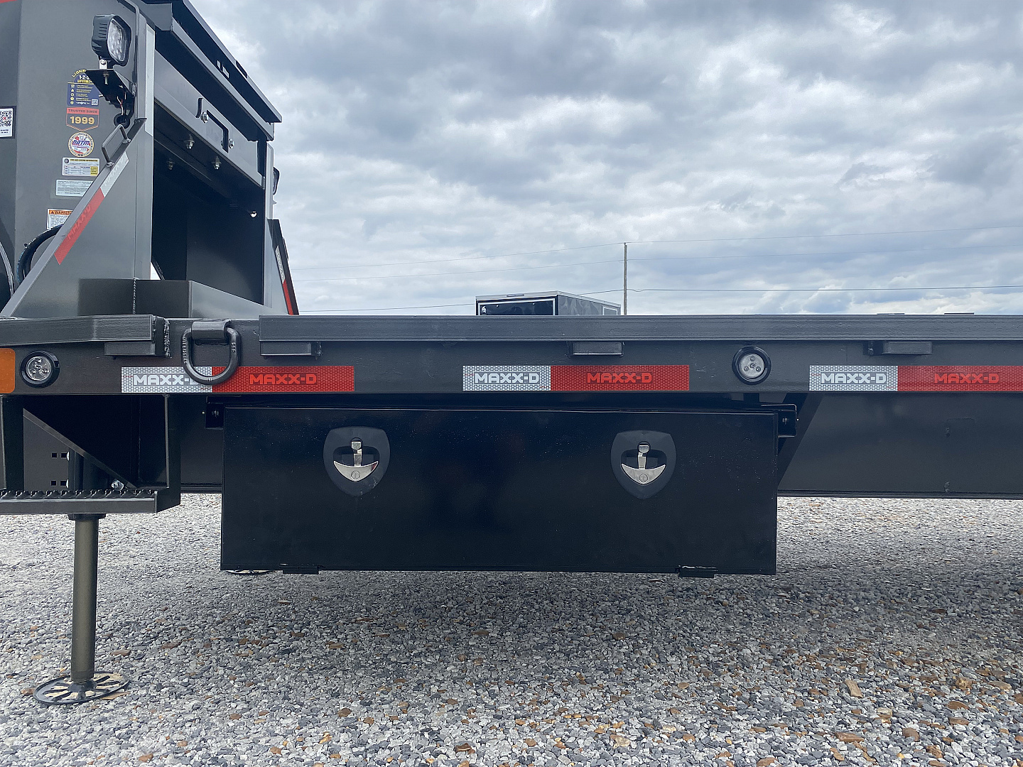 New 2026 MAXXD 102"X36' 40K *ENGINEERED FRAME* HYD DOVE Gooseneck Flatbed Trailer