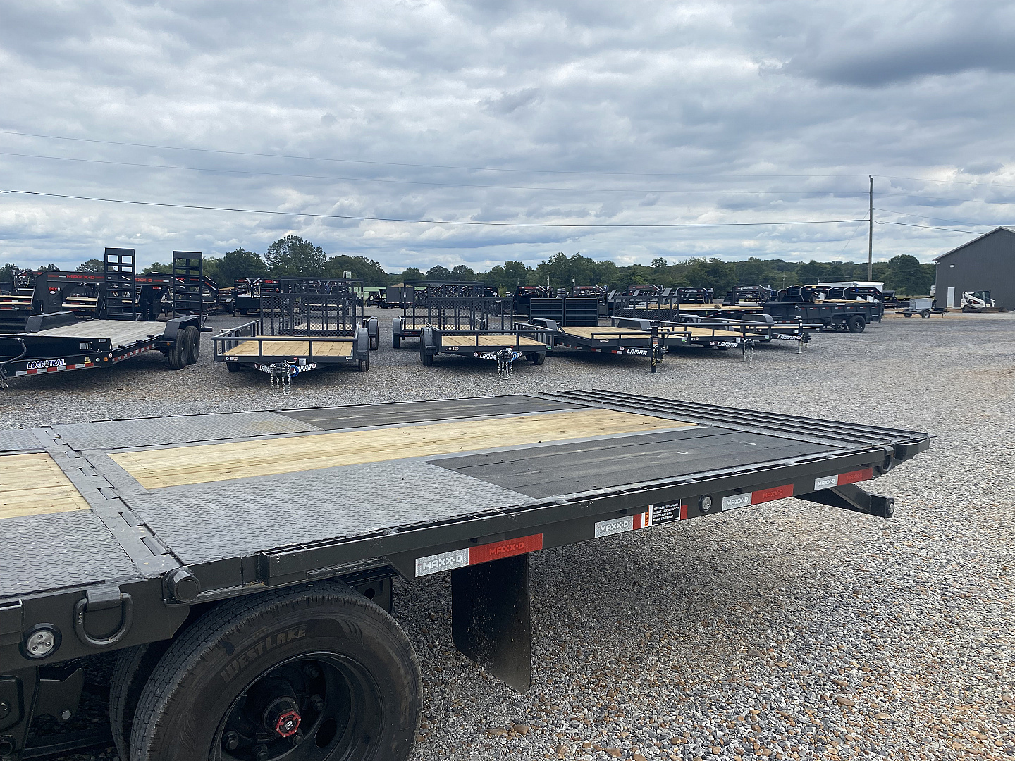 New 2026 MAXXD 102"X36' 40K *ENGINEERED FRAME* HYD DOVE Gooseneck Flatbed Trailer