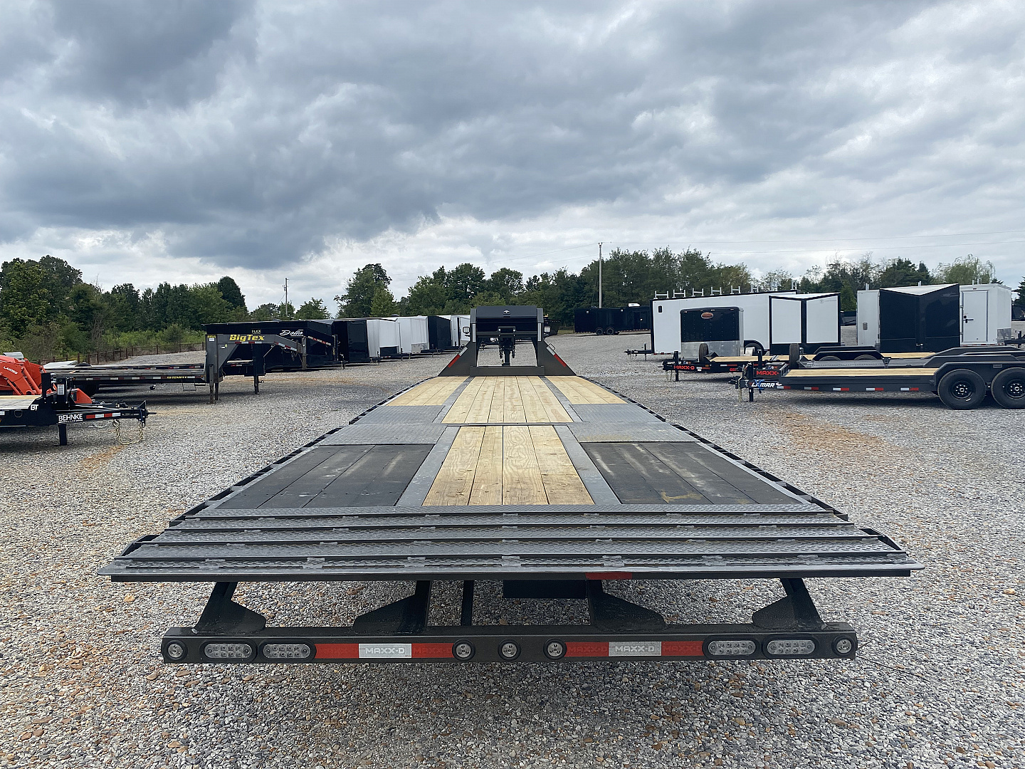 New 2026 MAXXD 102"X36' 40K *ENGINEERED FRAME* HYD DOVE Gooseneck Flatbed Trailer
