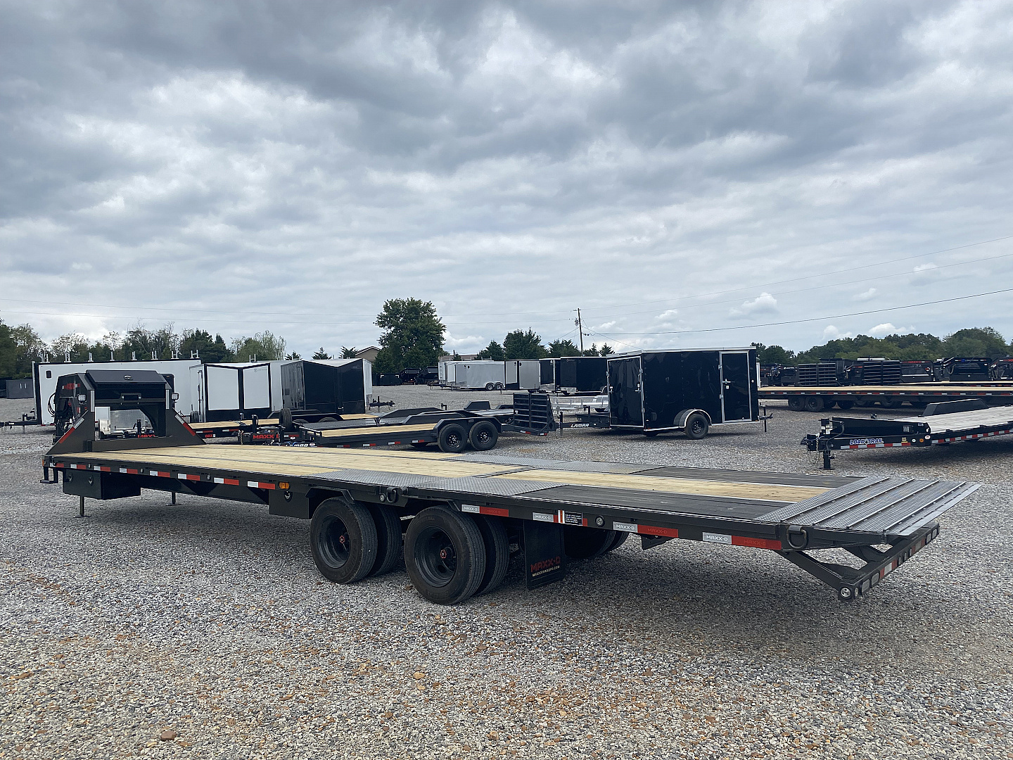 New 2026 MAXXD 102"X36' 40K *ENGINEERED FRAME* HYD DOVE Gooseneck Flatbed Trailer