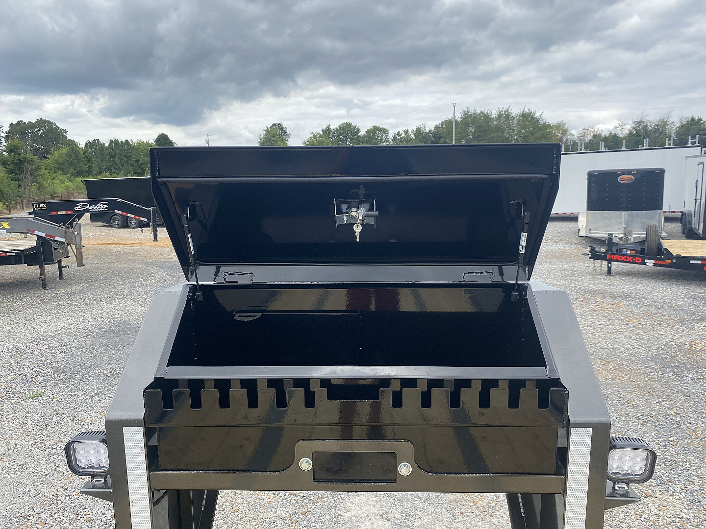 New 2026 MAXXD 102"X36' 40K *ENGINEERED FRAME* HYD DOVE Gooseneck Flatbed Trailer