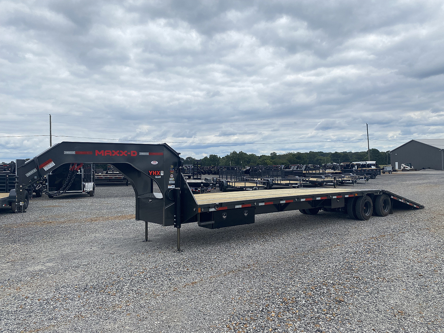New 2026 MAXXD 102"X36' 40K *ENGINEERED FRAME* HYD DOVE Gooseneck Flatbed Trailer