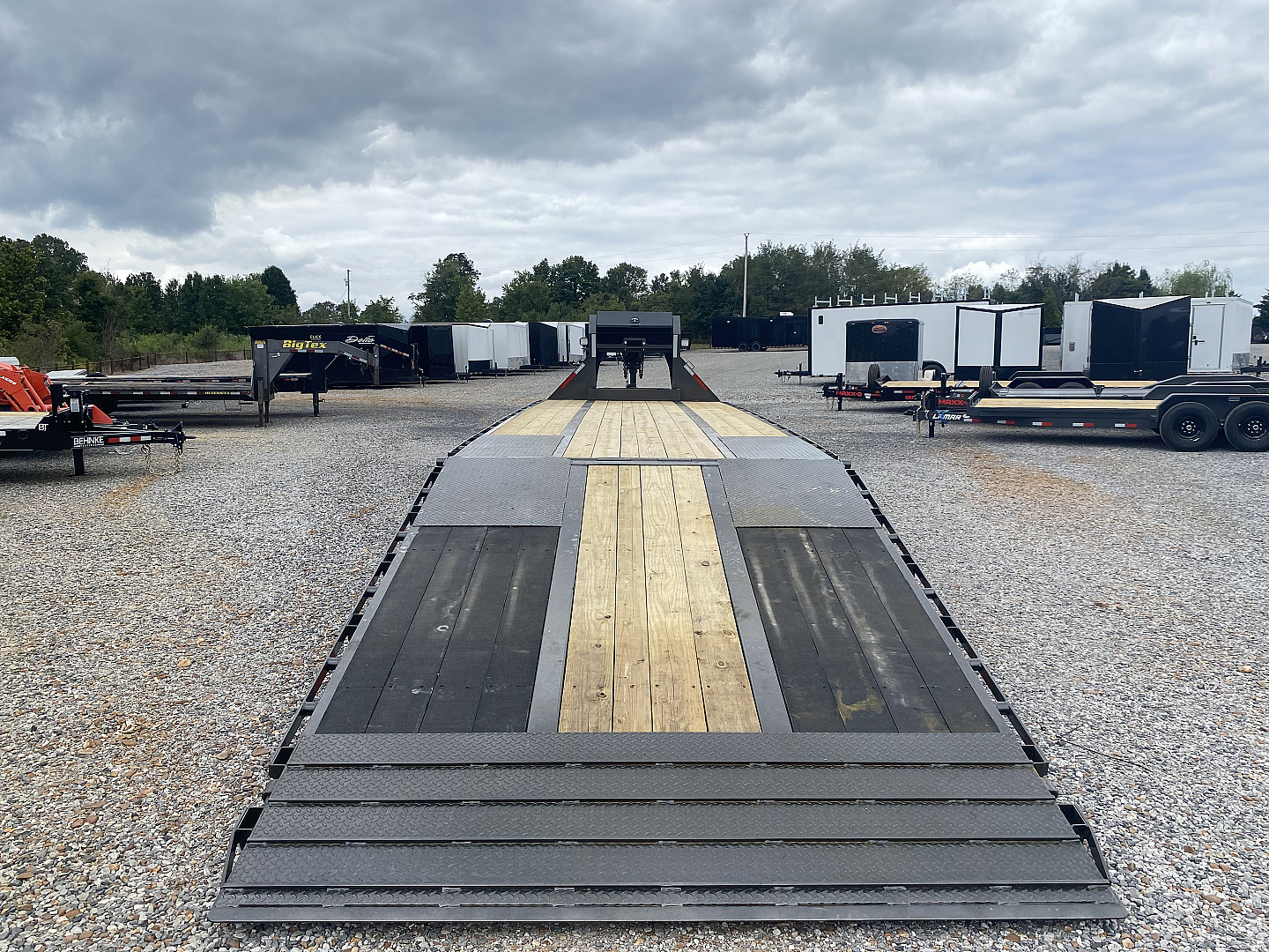 New 2026 MAXXD 102"X36' 40K *ENGINEERED FRAME* HYD DOVE Gooseneck Flatbed Trailer
