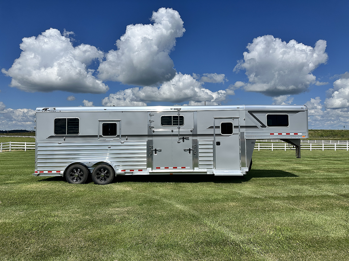 New 2026 4-Star Trailers 2+1 GN Horse Trailer