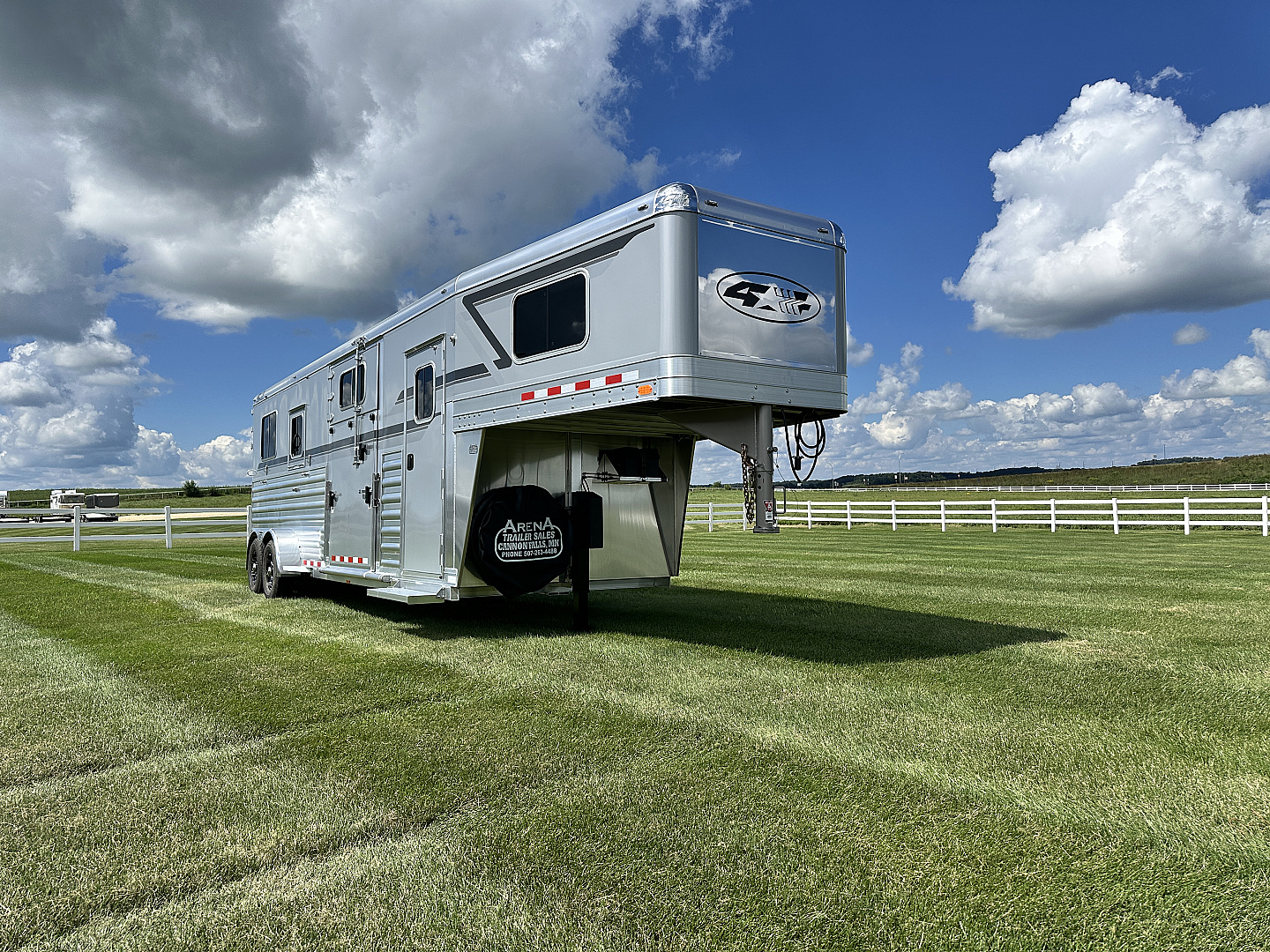New 2026 4-Star Trailers 2+1 GN Horse Trailer