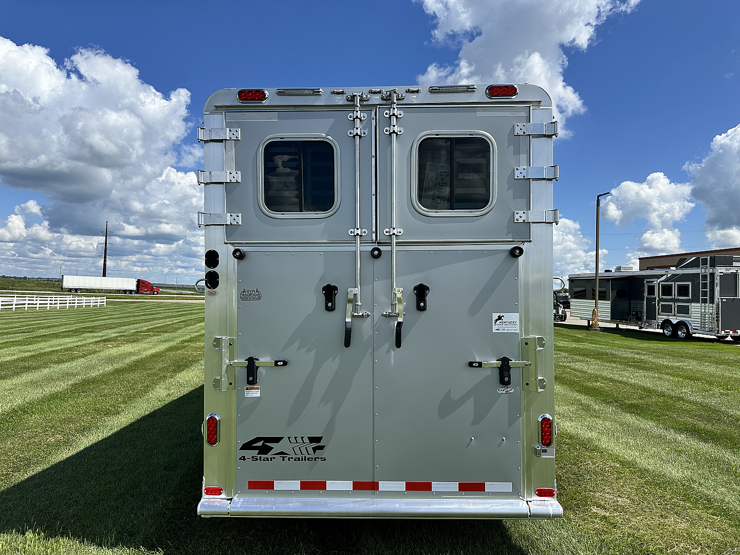 New 2026 4-Star Trailers 2+1 GN Horse Trailer
