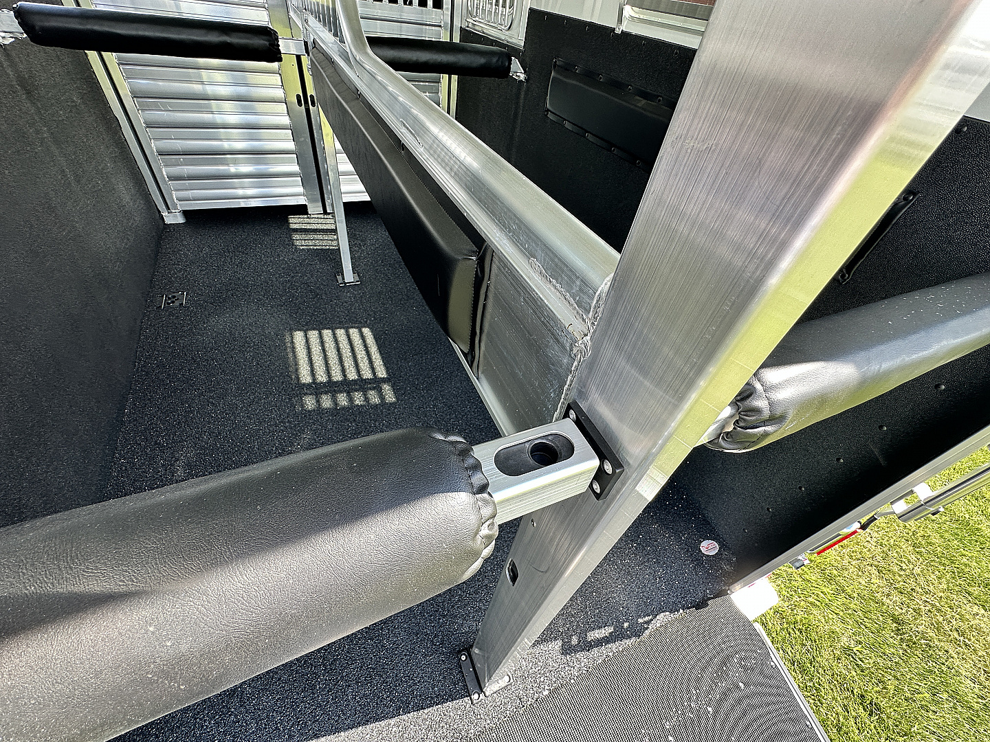 New 2026 4-Star Trailers 2+1 GN Horse Trailer