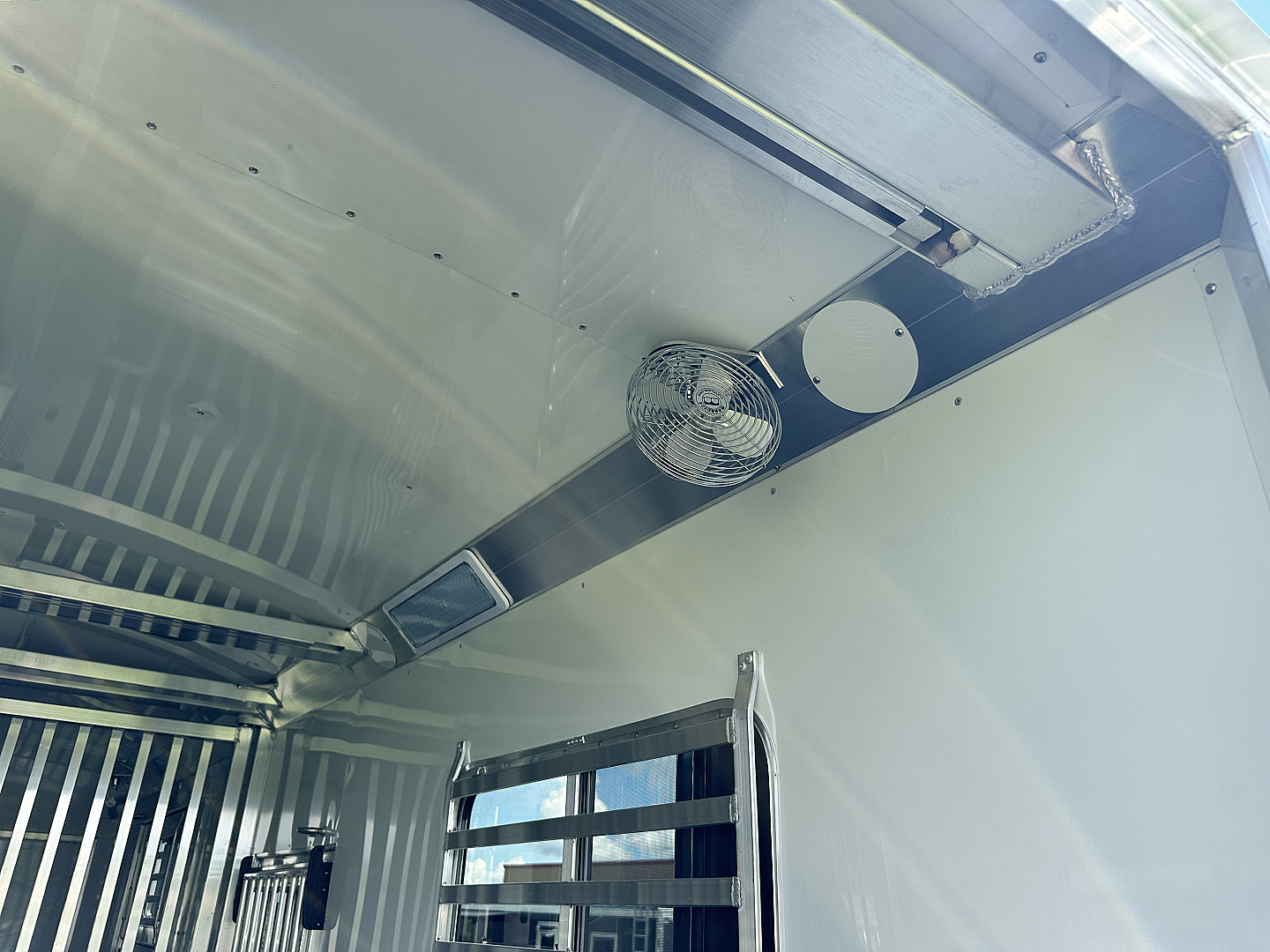 New 2026 4-Star Trailers 2+1 GN Horse Trailer