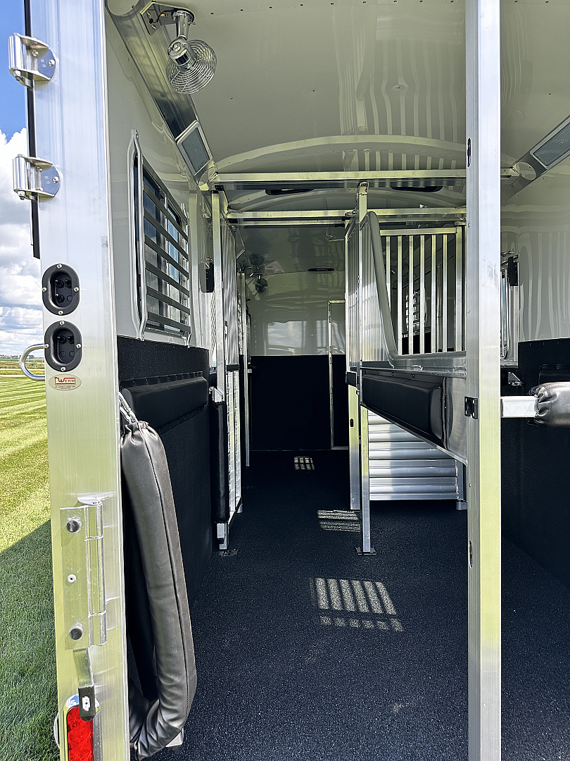 New 2026 4-Star Trailers 2+1 GN Horse Trailer
