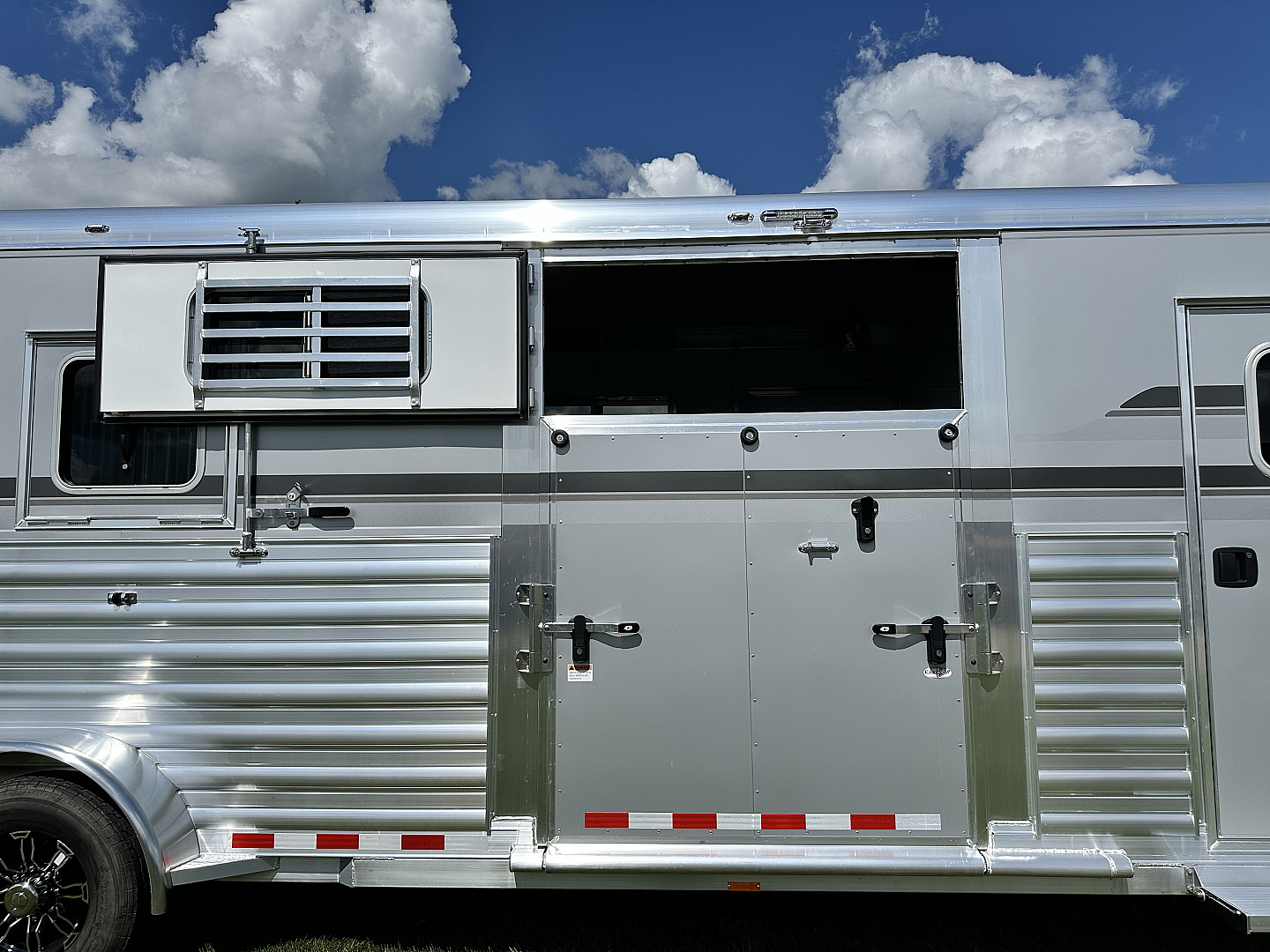 New 2026 4-Star Trailers 2+1 GN Horse Trailer